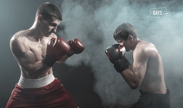 Two men boxing 